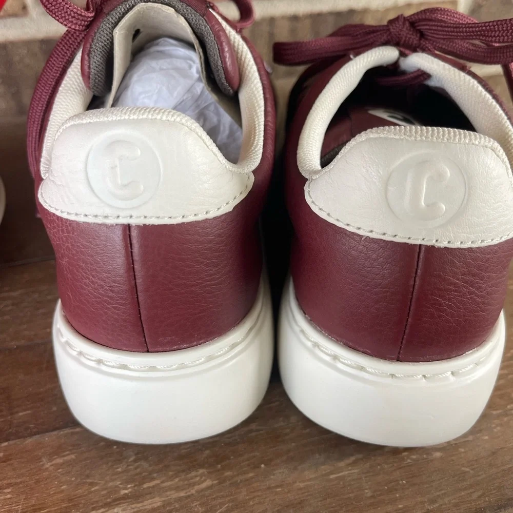 Camper burgundy white